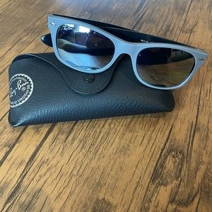 Like new Ray Ban “New Wayfarer”
